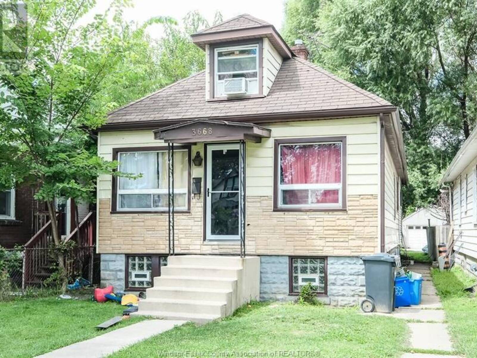 3668 KING, Windsor, Ontario N9C 1P5