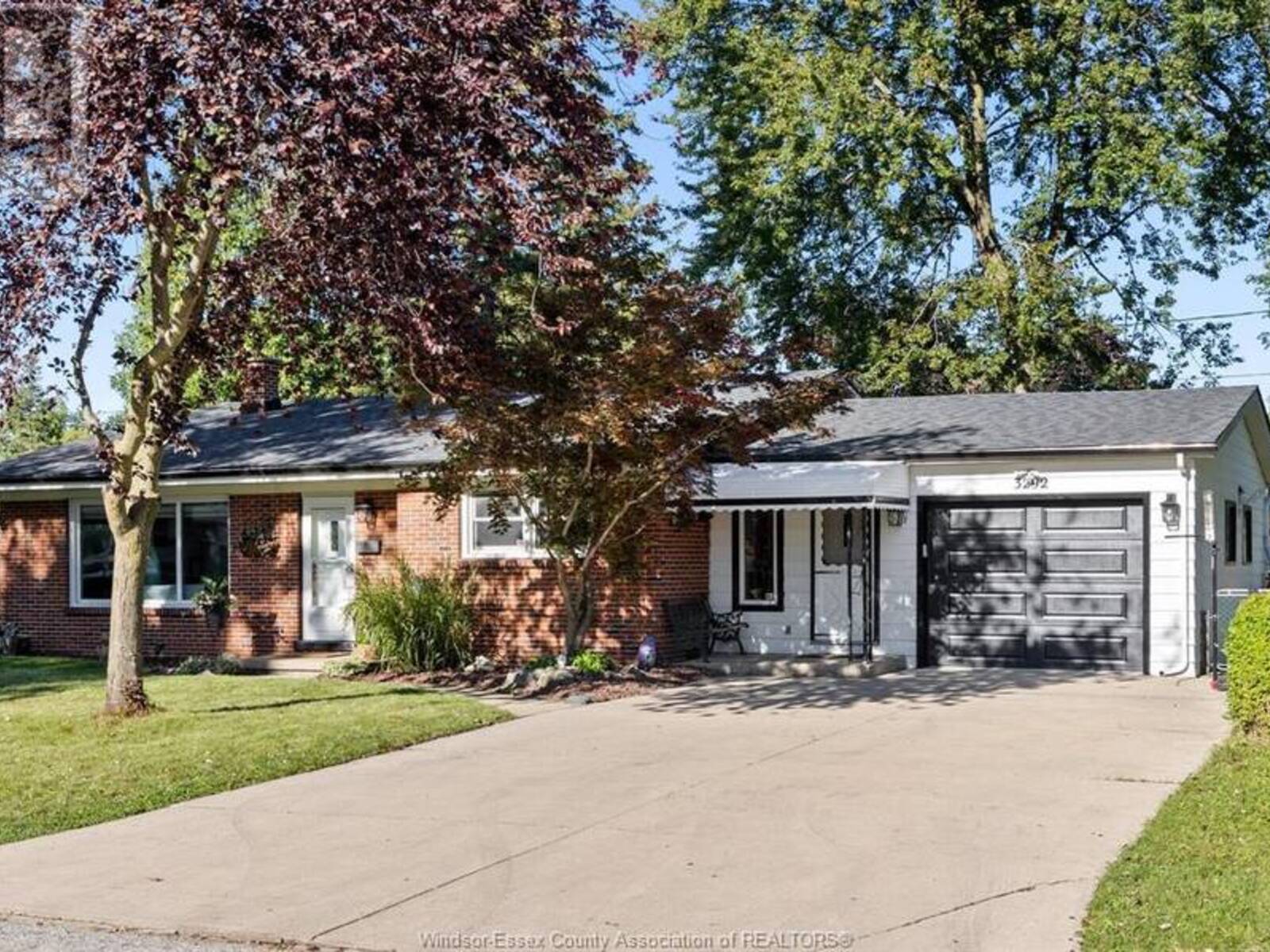 3292 VIRGINIA PARK, Windsor, Ontario N9E 2C3