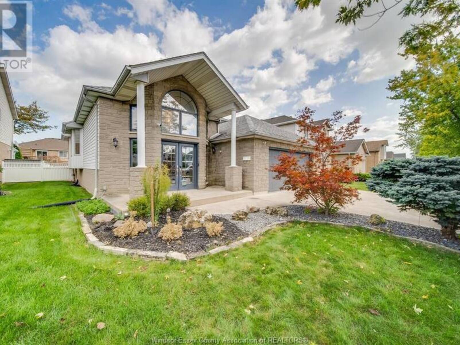 10884 BRENTWOOD CRESCENT, Windsor, Ontario N8R 2H8