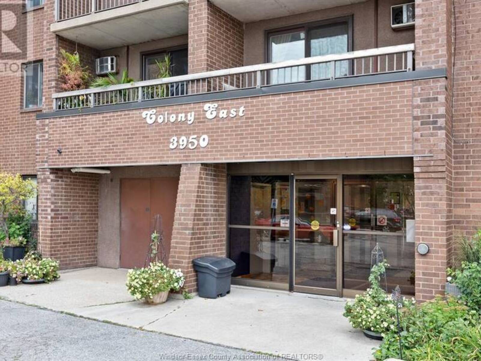 3950 WYANDOTTE STREET East Unit# 301, Windsor, Ontario N8Y 1G5