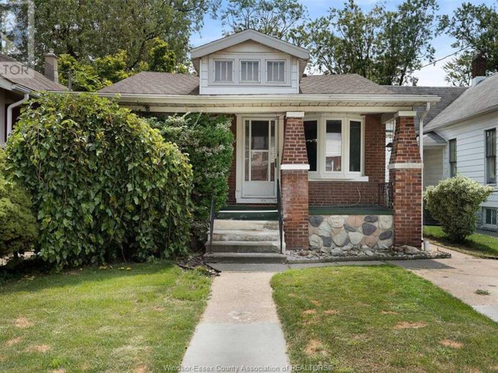 577 Allendale, Windsor, Ontario N8X 2C4