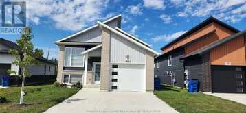 150 MOONSTONE CRESCENT | Chatham Ontario | Slide Image Two