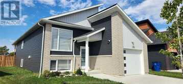 150 MOONSTONE CRESCENT | Chatham Ontario | Slide Image One