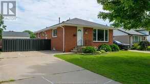 5056 COLBOURNE DRIVE | Windsor Ontario | Slide Image Two