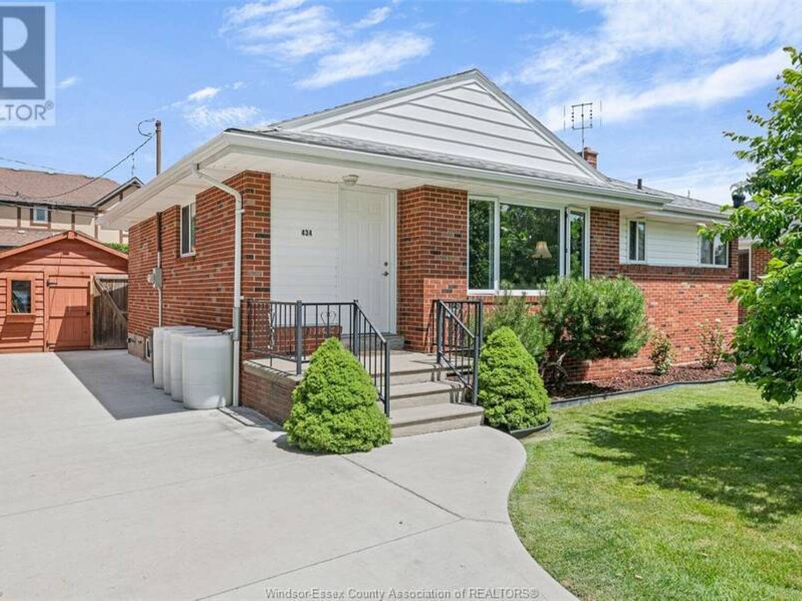 434 BERTHA AVENUE, Windsor, Ontario N8P 1B7