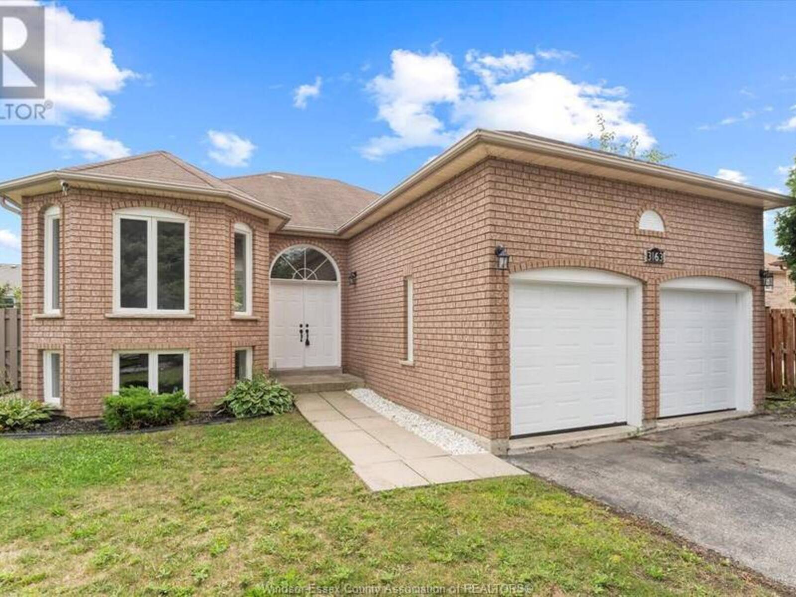 3163 FLETCHER CRESCENT, Windsor, Ontario N9E 4M8