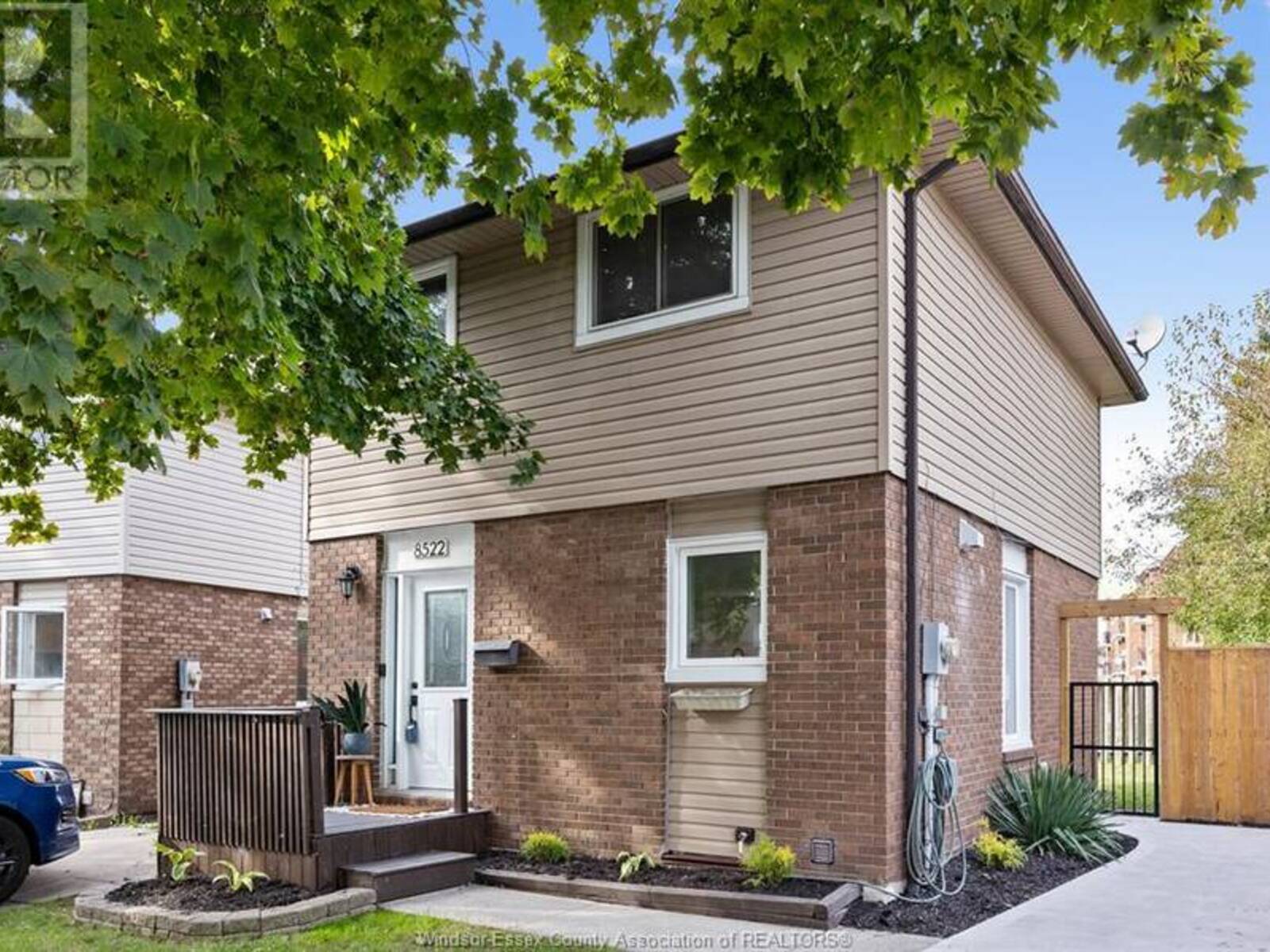 8522 Foxhill, Windsor, Ontario N8S 4H8