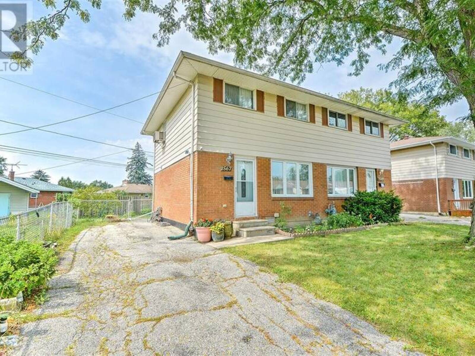 1567 CURRY AVENUE, Windsor, Ontario N9B 2B3