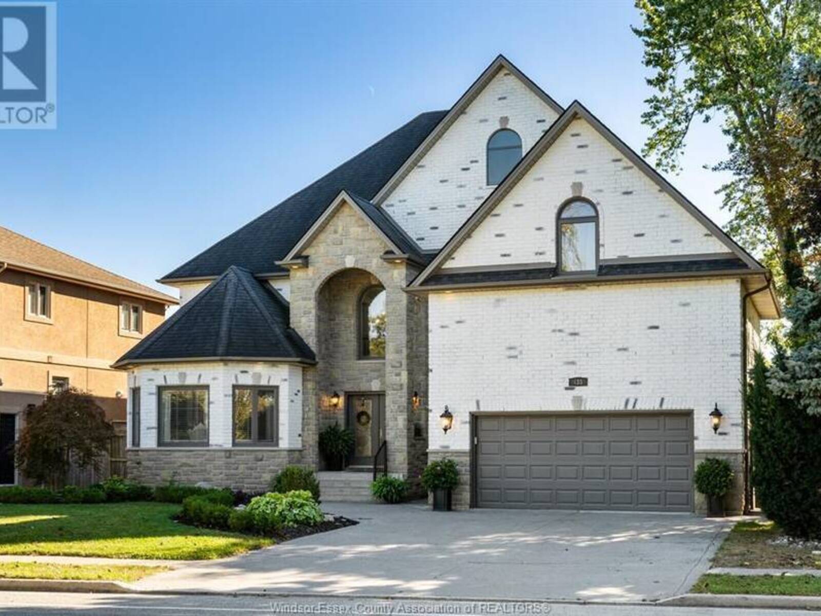 435 COUNTRY CLUB, Windsor, Ontario N9G 3G9