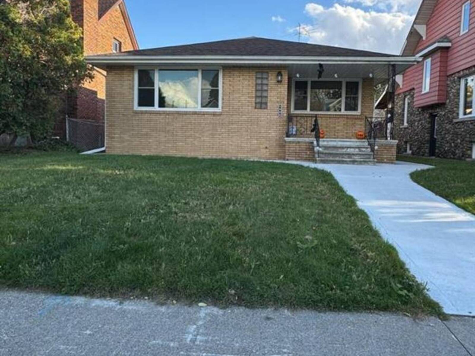 1425 Giles, Windsor, Ontario N9A 4H2