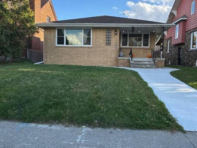 1425 Giles Windsor Ontario, N9A 4H2