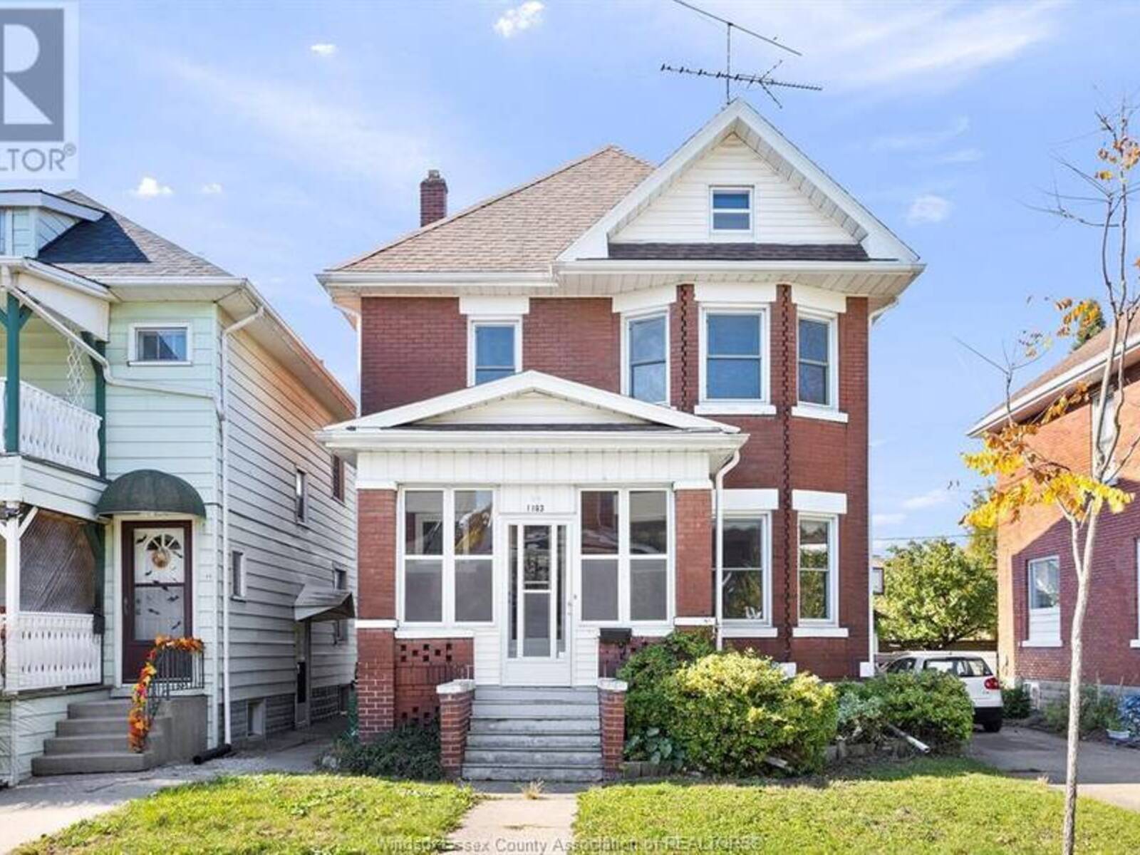 1163 WINDERMERE, Windsor, Ontario N8Y 3E7