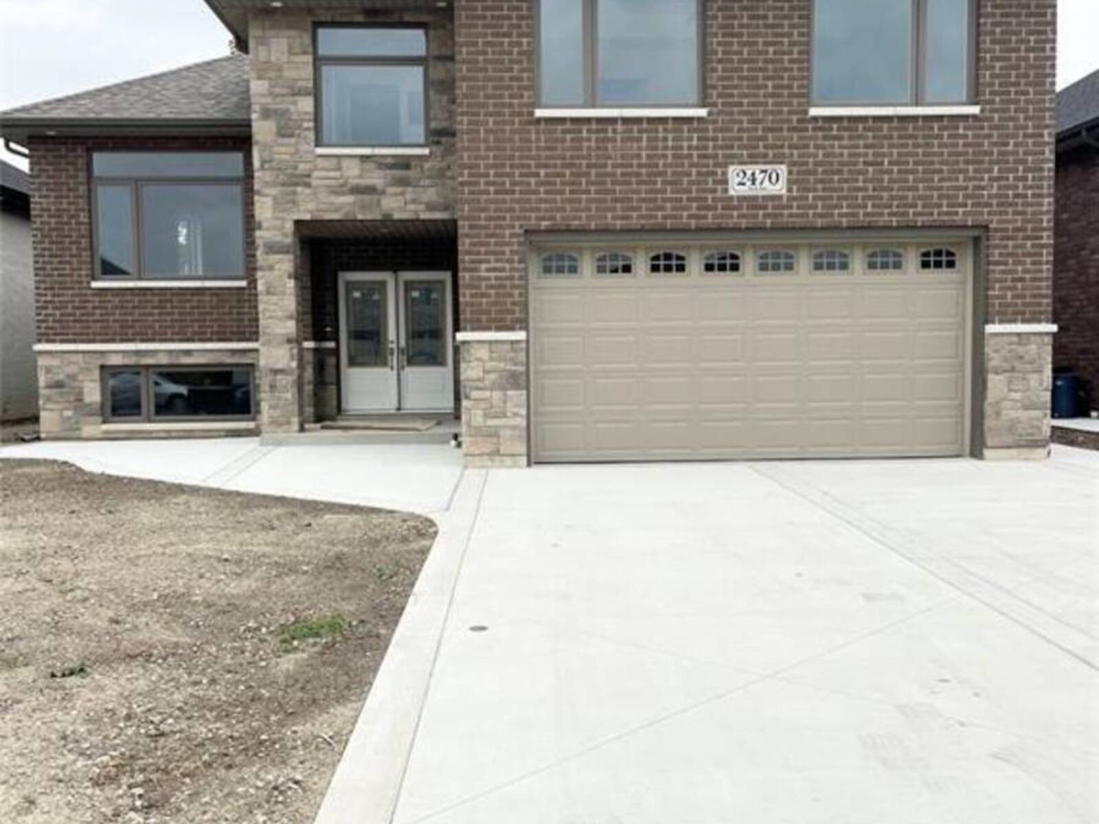 2470 ROXBOROUGH, Windsor, Ontario N9E 0A9