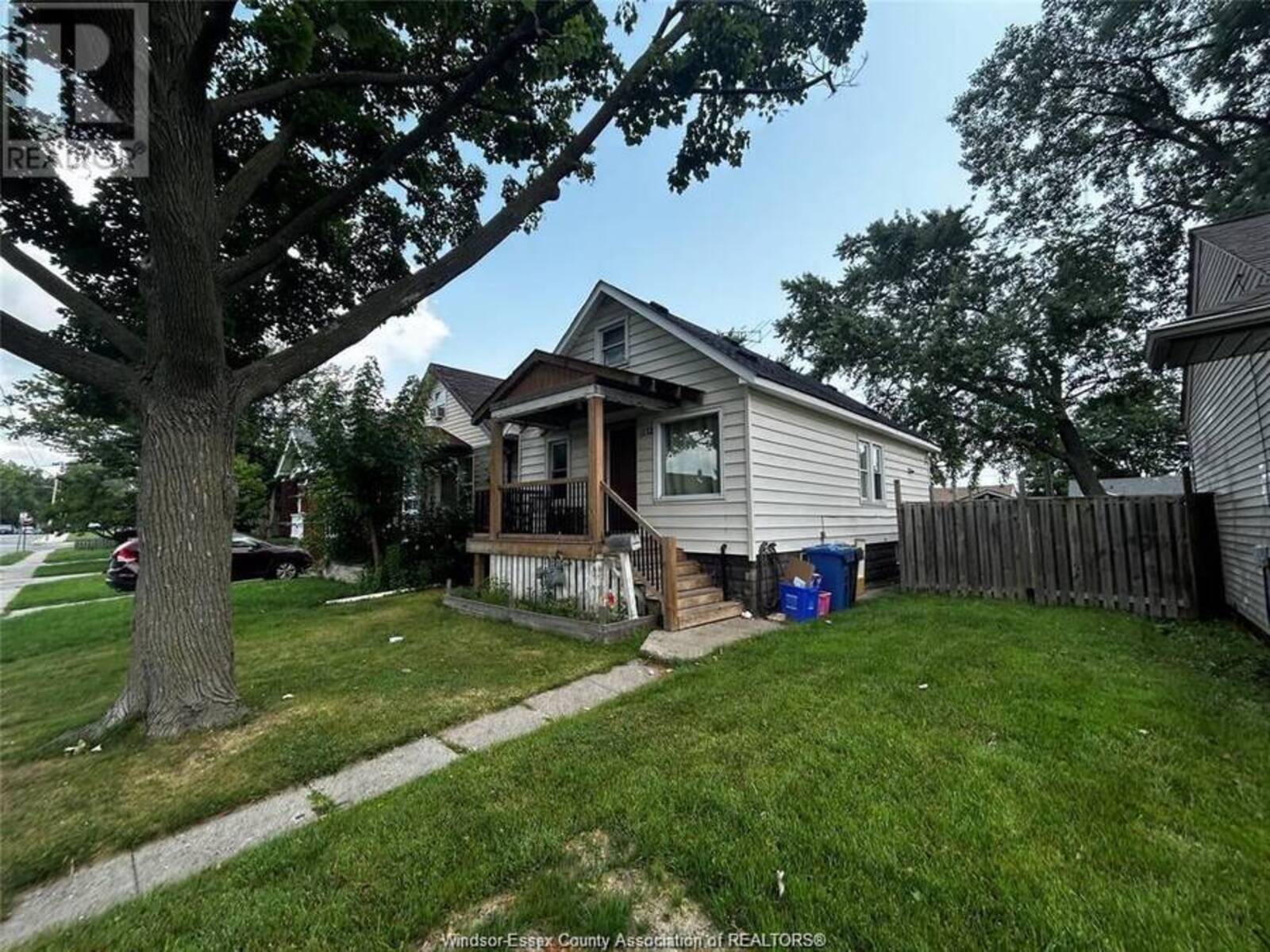 1132 CURRY AVENUE, Windsor, Ontario N9B 2C9