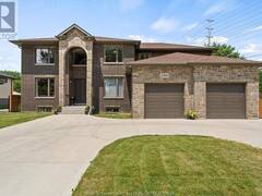 1599 OUTRAM LaSalle Ontario, N9J 3M3