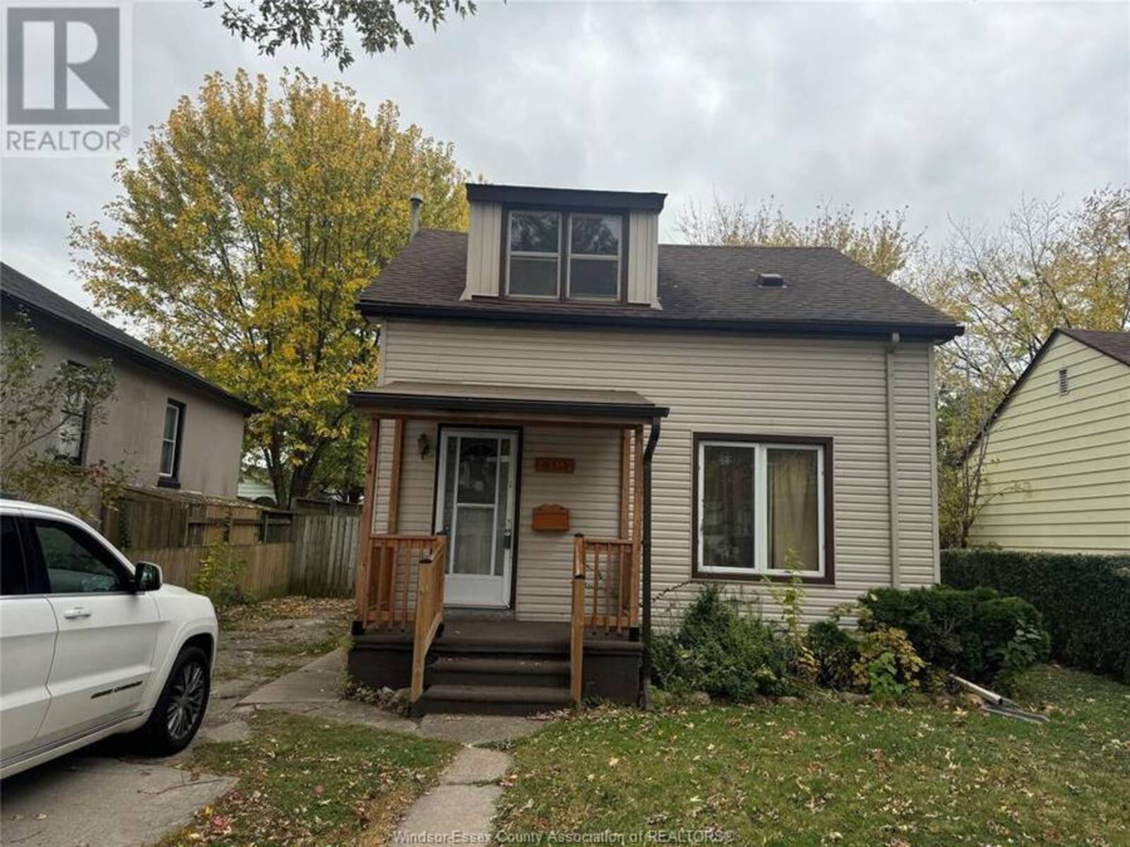 1387 HICKORY, Windsor, Ontario N8Y 3S8