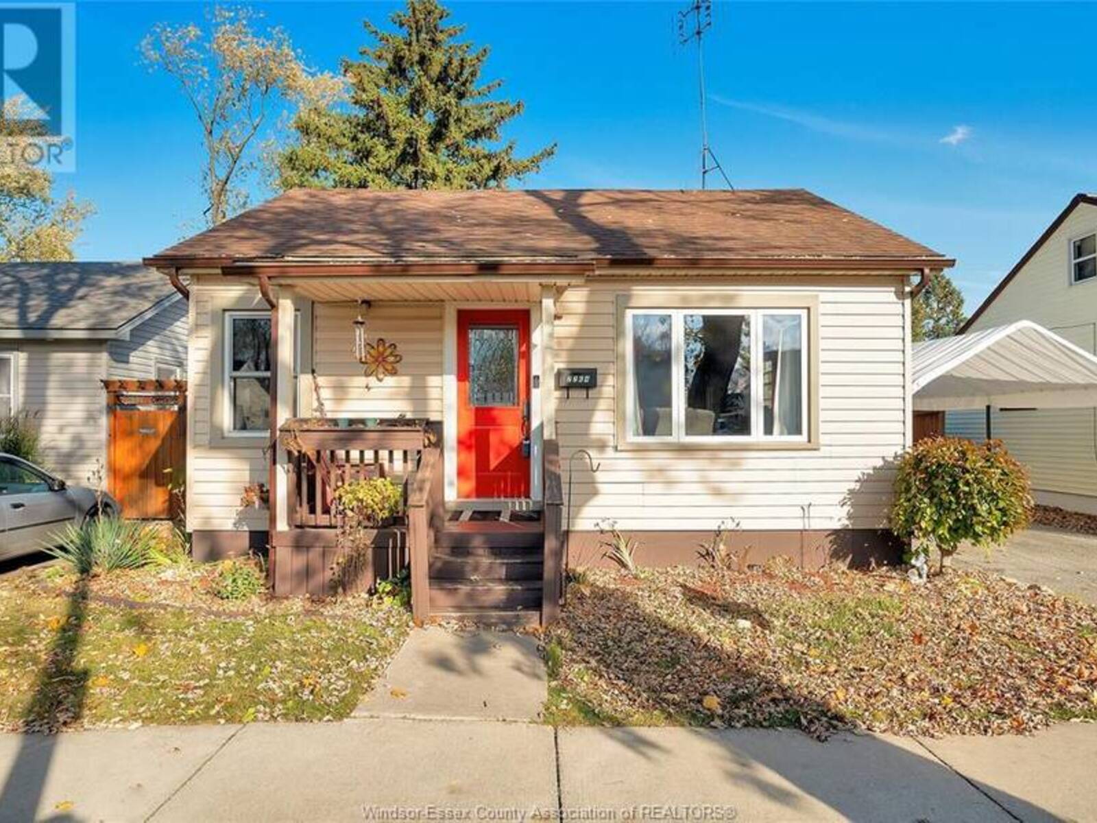 2264 ELSMERE AVENUE, Windsor, Ontario N8W 2C6