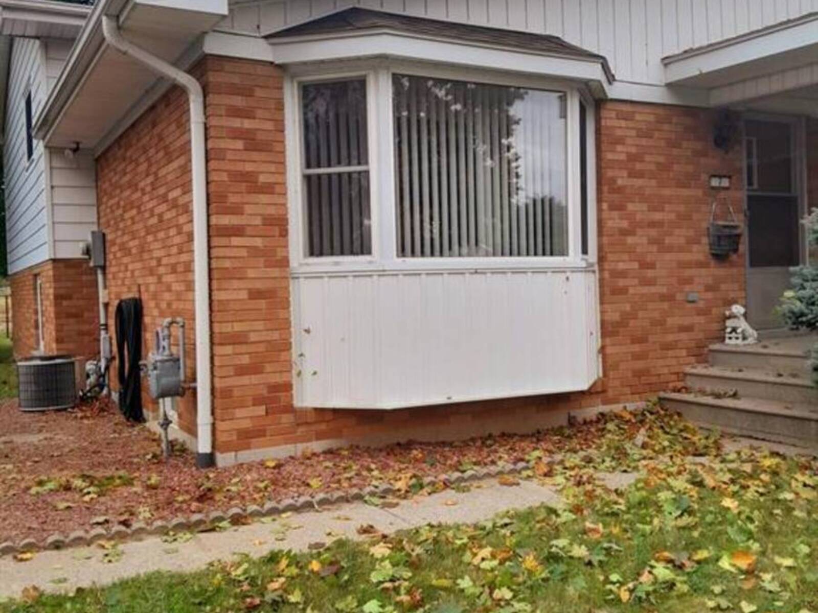 7 Lutsch, Leamington, Ontario N8H 4K3