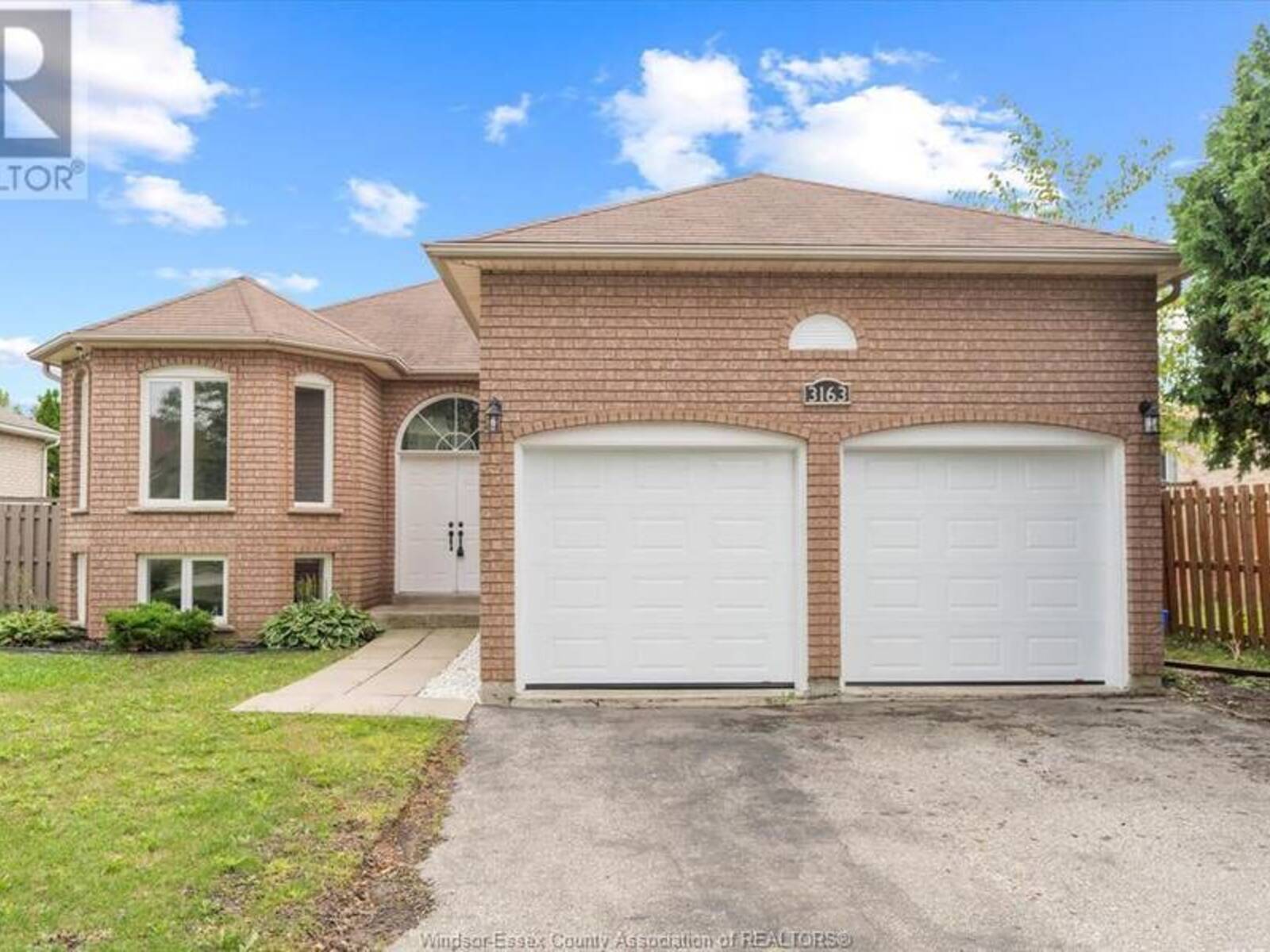 3163 FLETCHER CRESCENT, Windsor, Ontario N9E 4M8