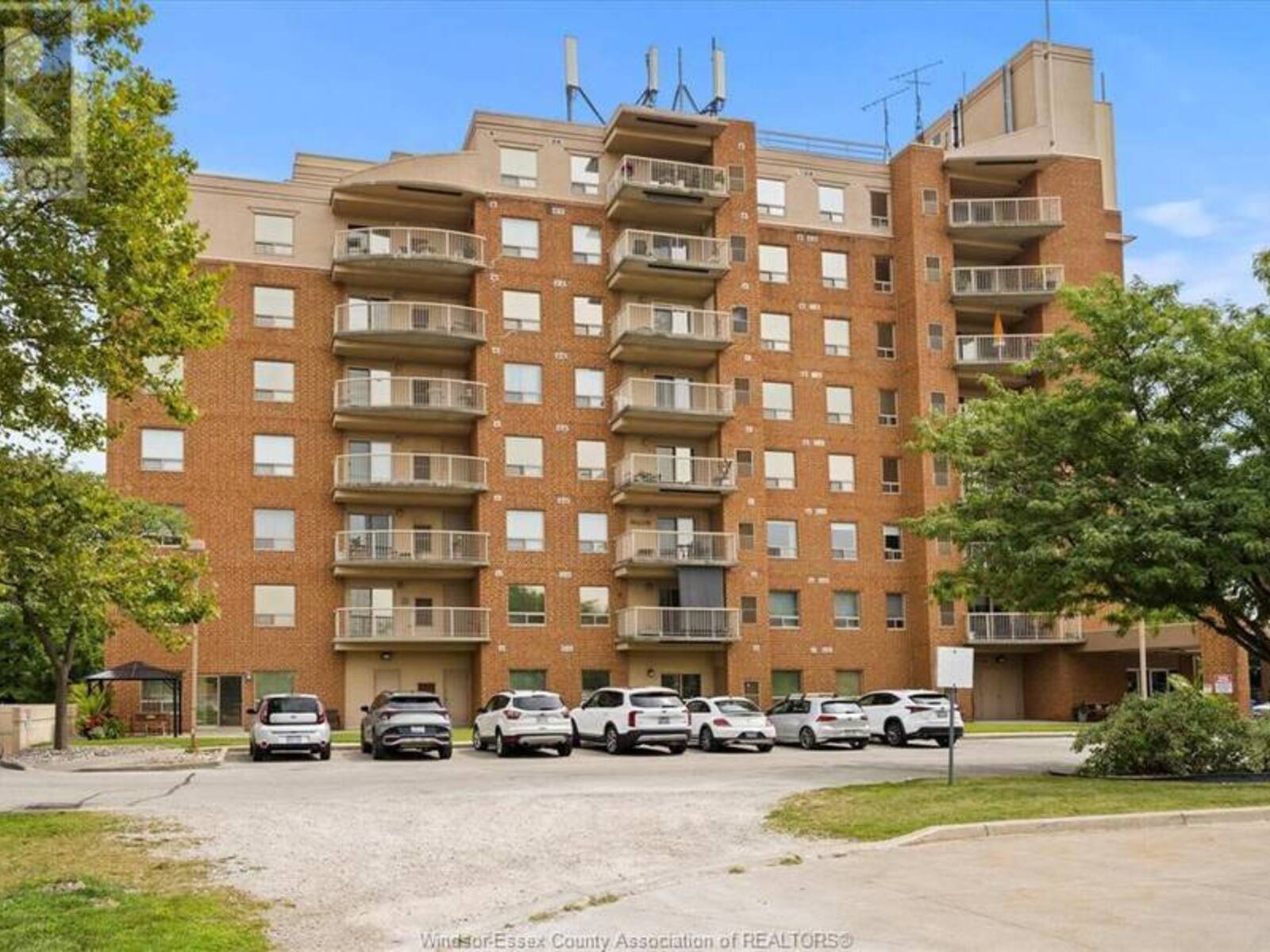 5064 WYANDOTTE Unit# 706, Windsor, Ontario N8Y 4Z7