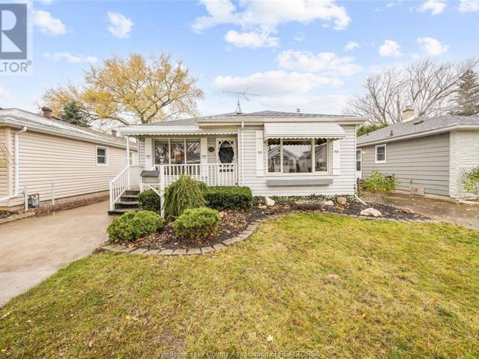 2349 AUBIN ROAD, Windsor, Ontario N8W 4L4