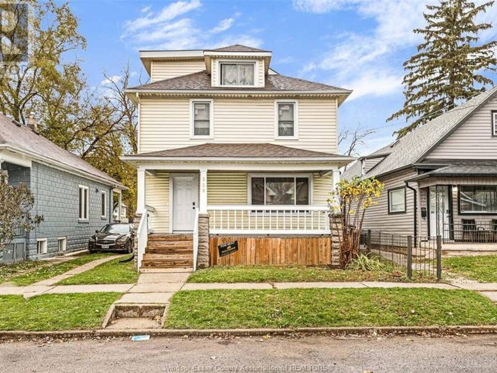 568 Tournier STREET, Windsor, Ontario N9C 3H2