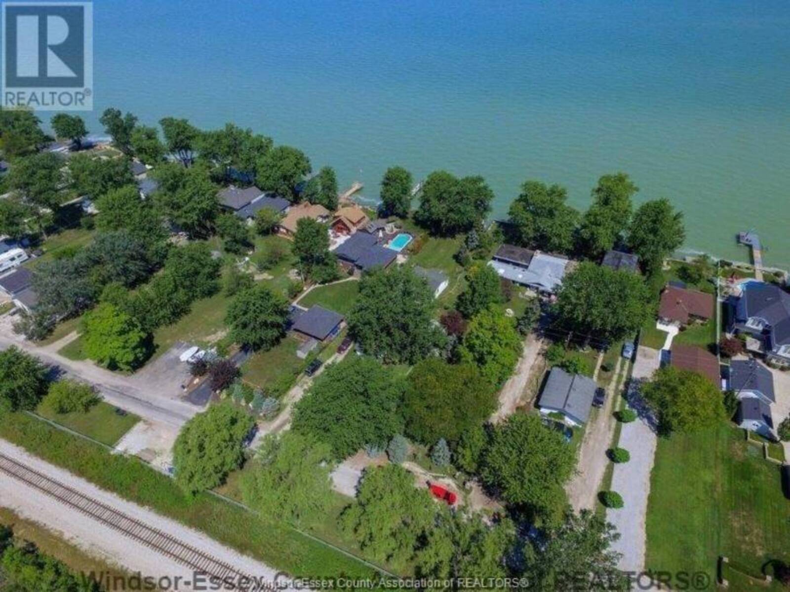 445 CHARRON BEACH ROAD, Lakeshore, Ontario N0R 1A0