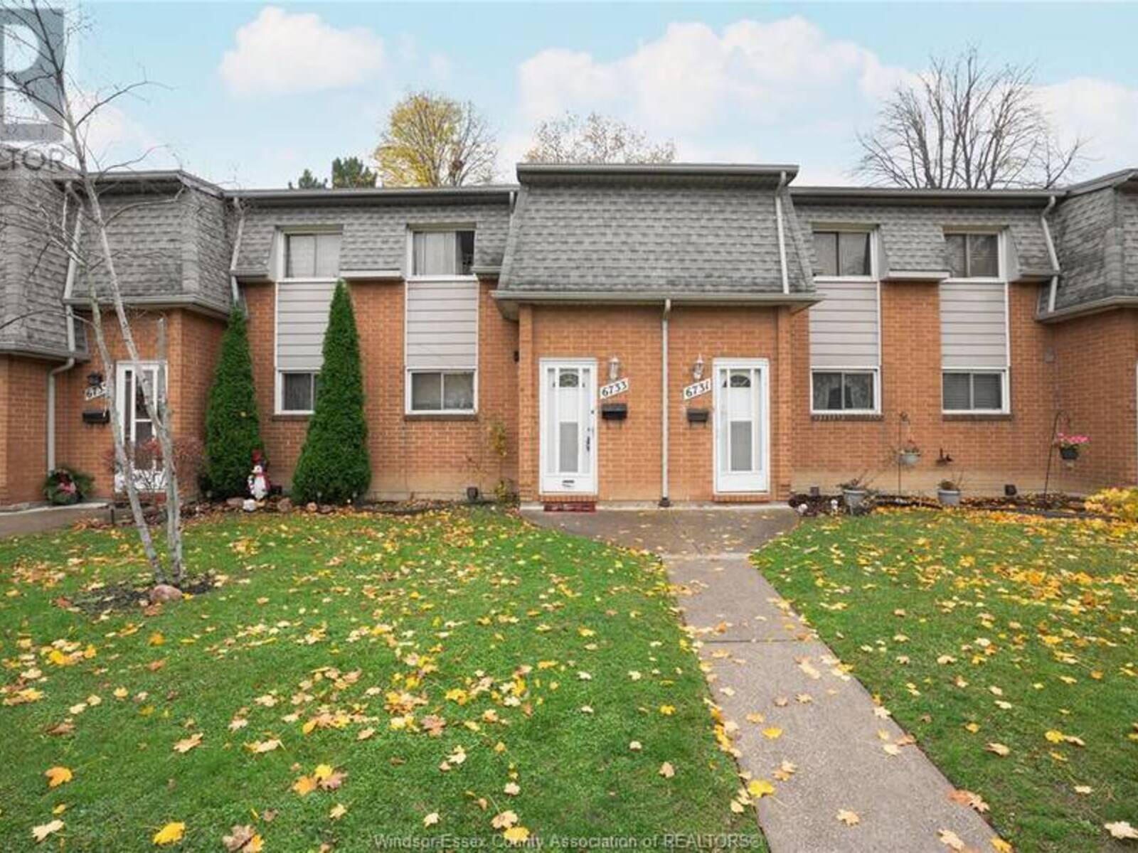 6733 ROSE-VILLE GARDEN, Windsor, Ontario N8T 1J3