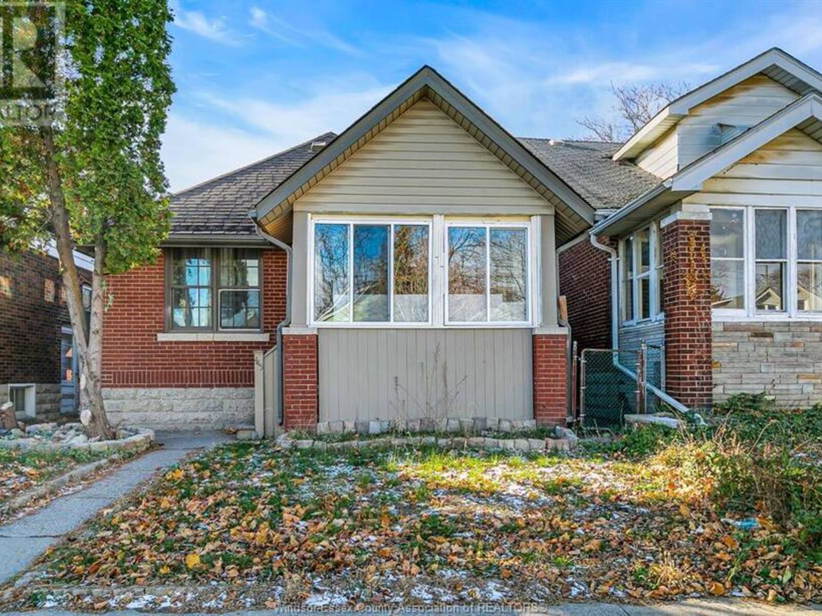 445 MCKAY, Windsor, Ontario N9B 1Z7