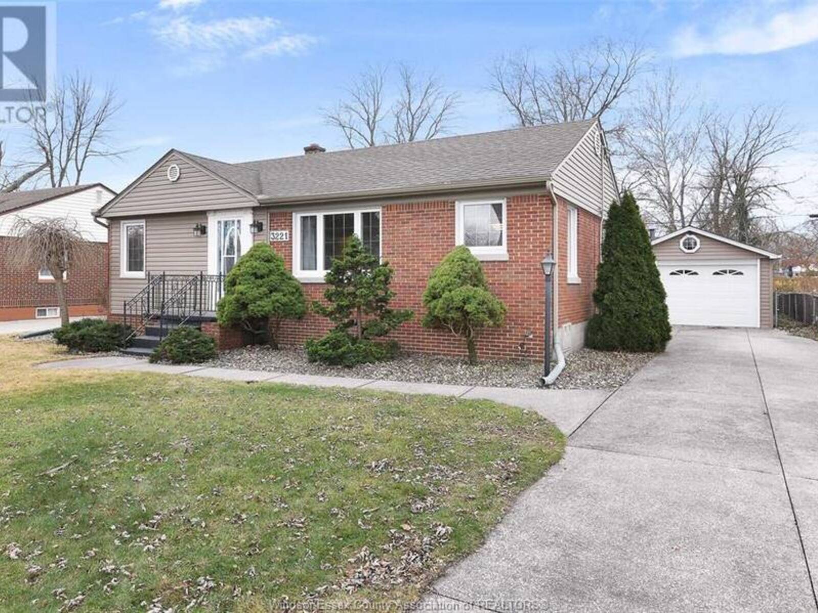 3221 LONGFELLOW, Windsor, Ontario N9E 2L4