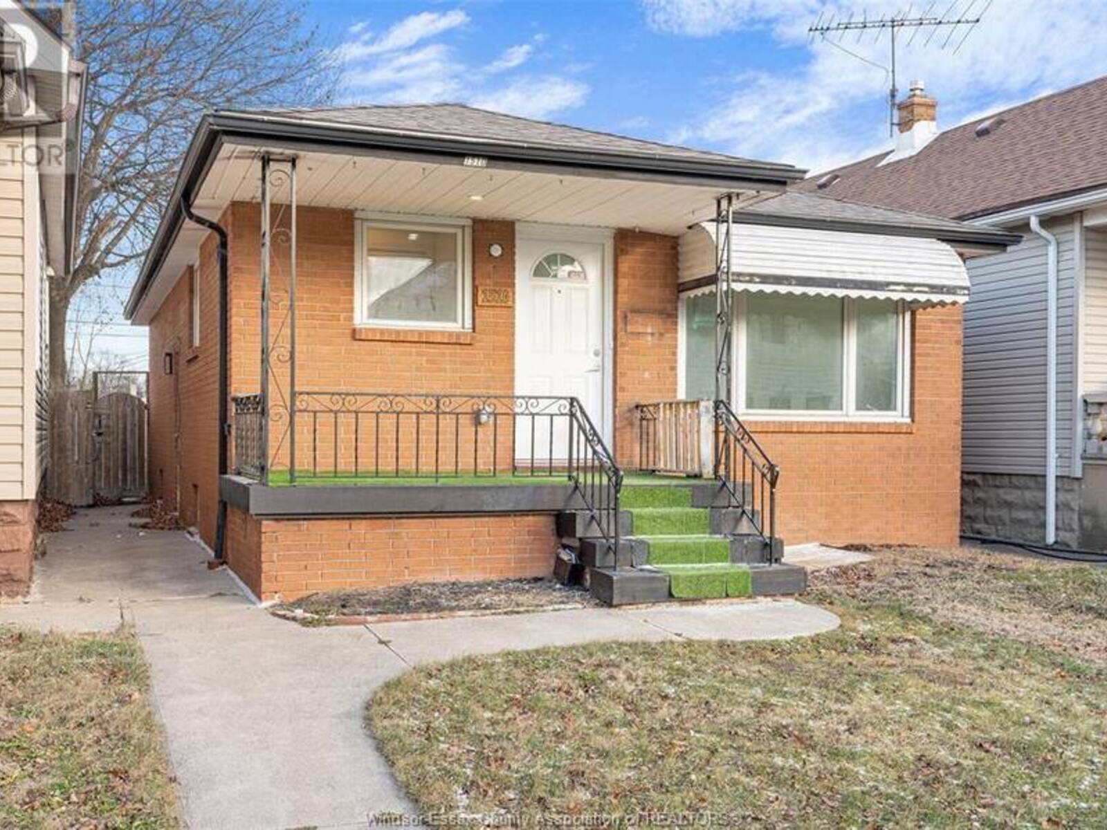 1510 LANGLOIS, Windsor, Ontario N8X 4M2