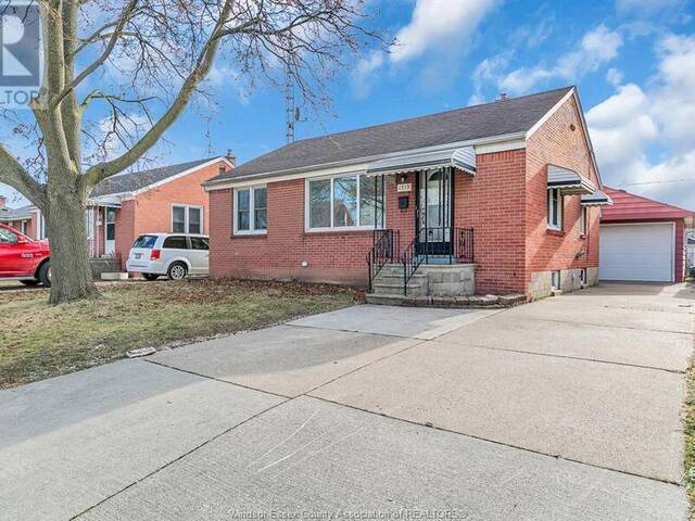 1519 REDWOOD Windsor Ontario, N9C 3P4