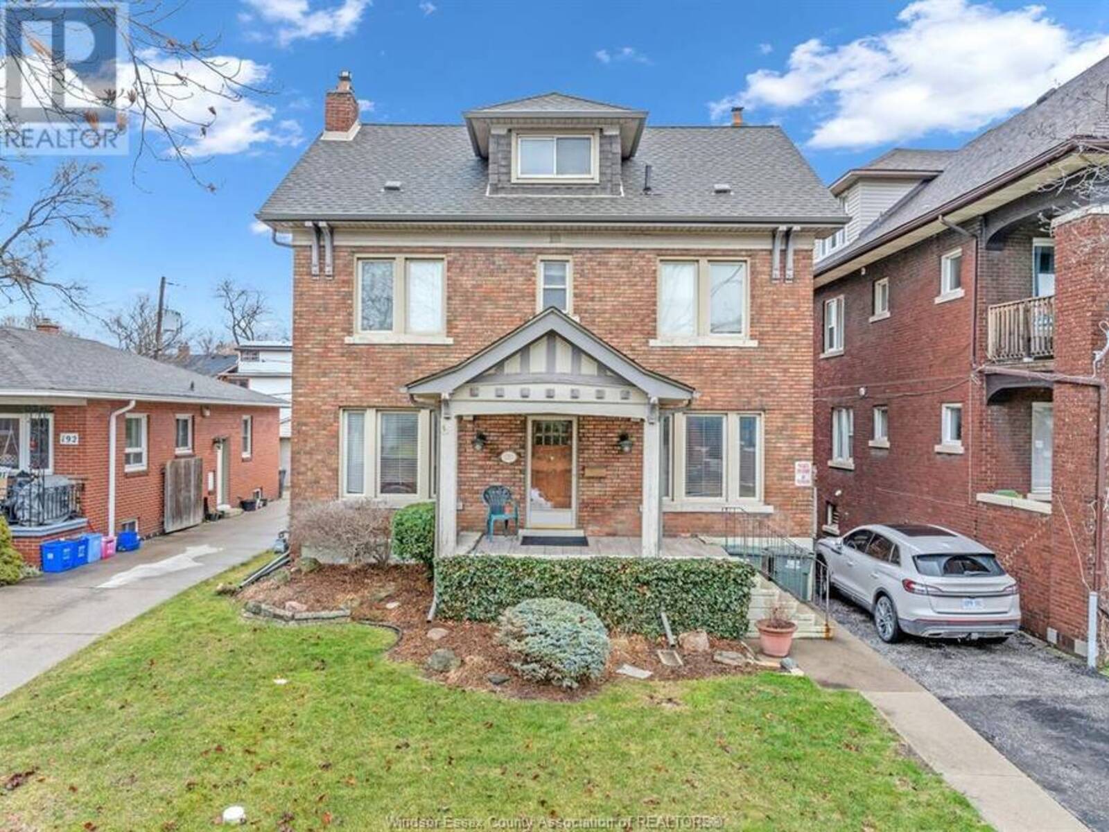 210 CALIFORNIA, Windsor, Ontario N9B 2Y5