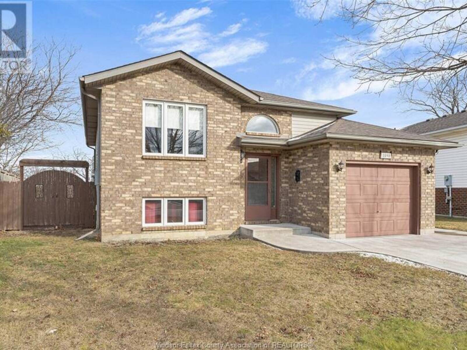 1590 Blairwood CRESCENT, Windsor, Ontario N8W 5N9