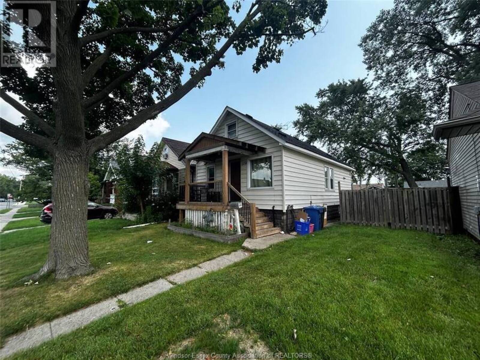 1132 CURRY AVENUE, Windsor, Ontario N9B 2C9