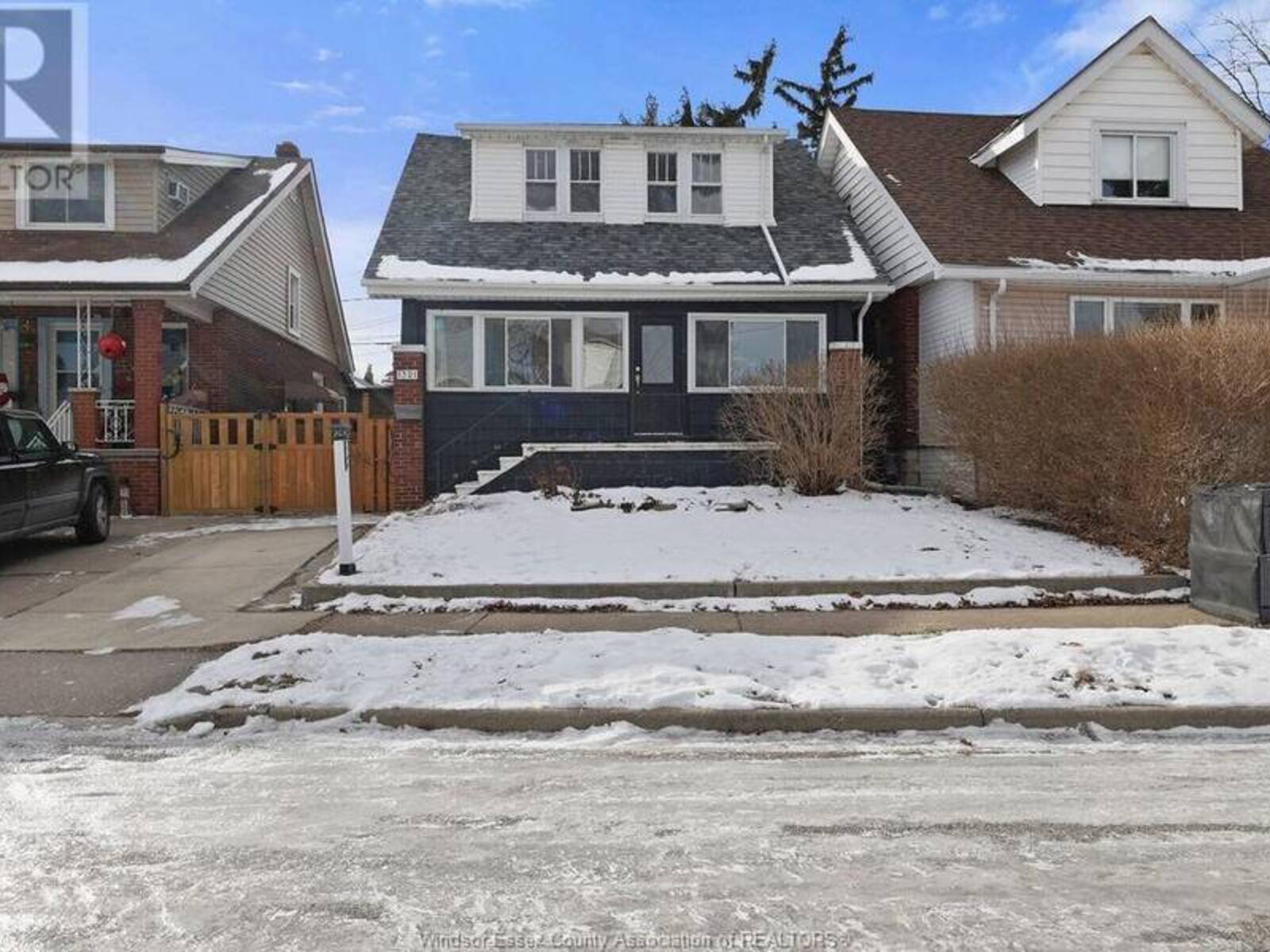 1321 LILLIAN AVENUE, Windsor, Ontario N8X 4A4