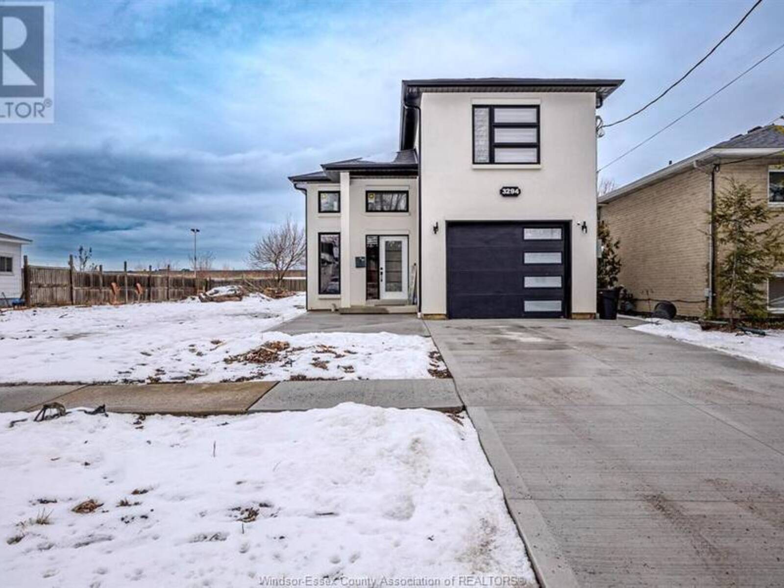 3294 RIBERDY, Windsor, Ontario N8W 3T9