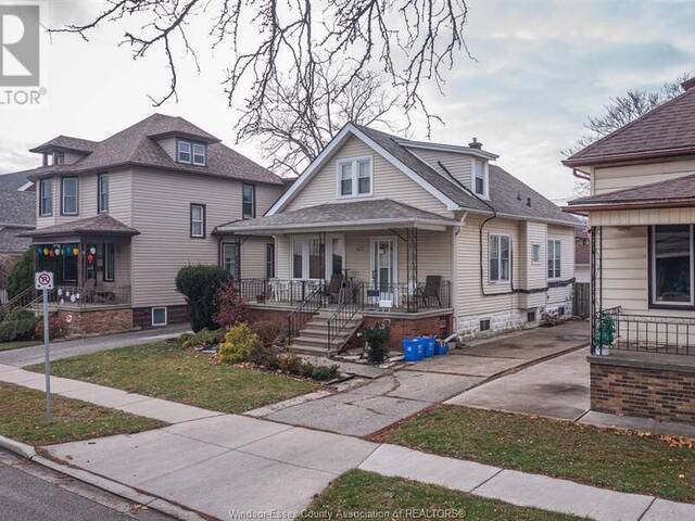 821 MARENTETTE AVENUE Windsor Ontario, N9A 1Z7 - 5 Bedrooms Home For Sale