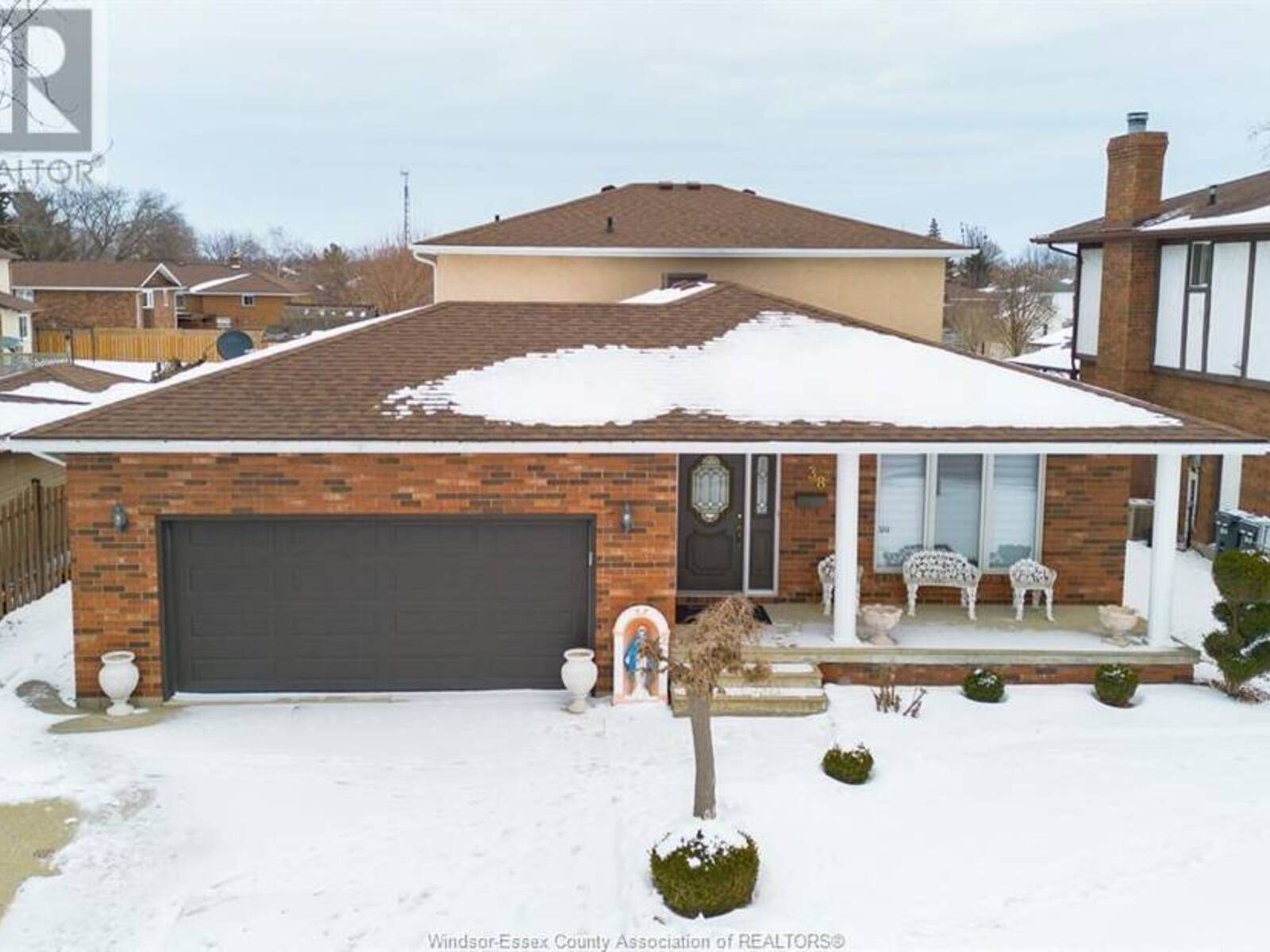 38 CAMBRIDGE CRESCENT, Leamington, Ontario N8H 4X4