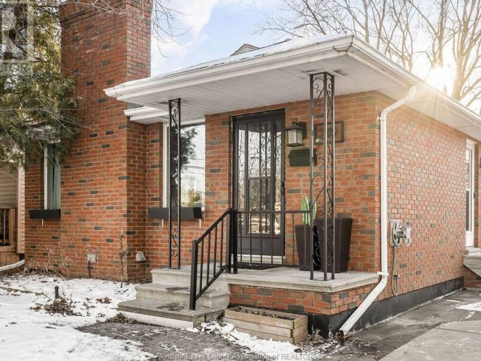 289 BELLEPERCHE, Windsor, Ontario N8S 3B6