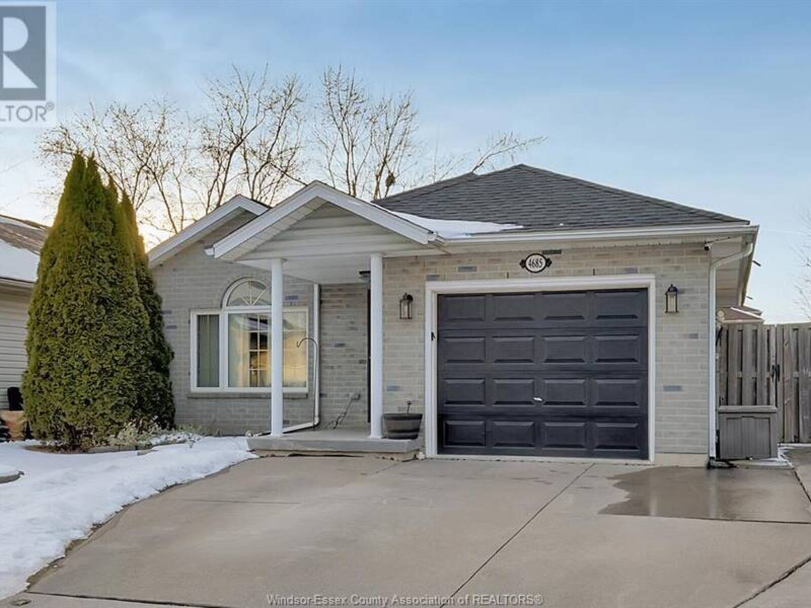 4685 BUNKER AVENUE, Windsor, Ontario N9G 3A8