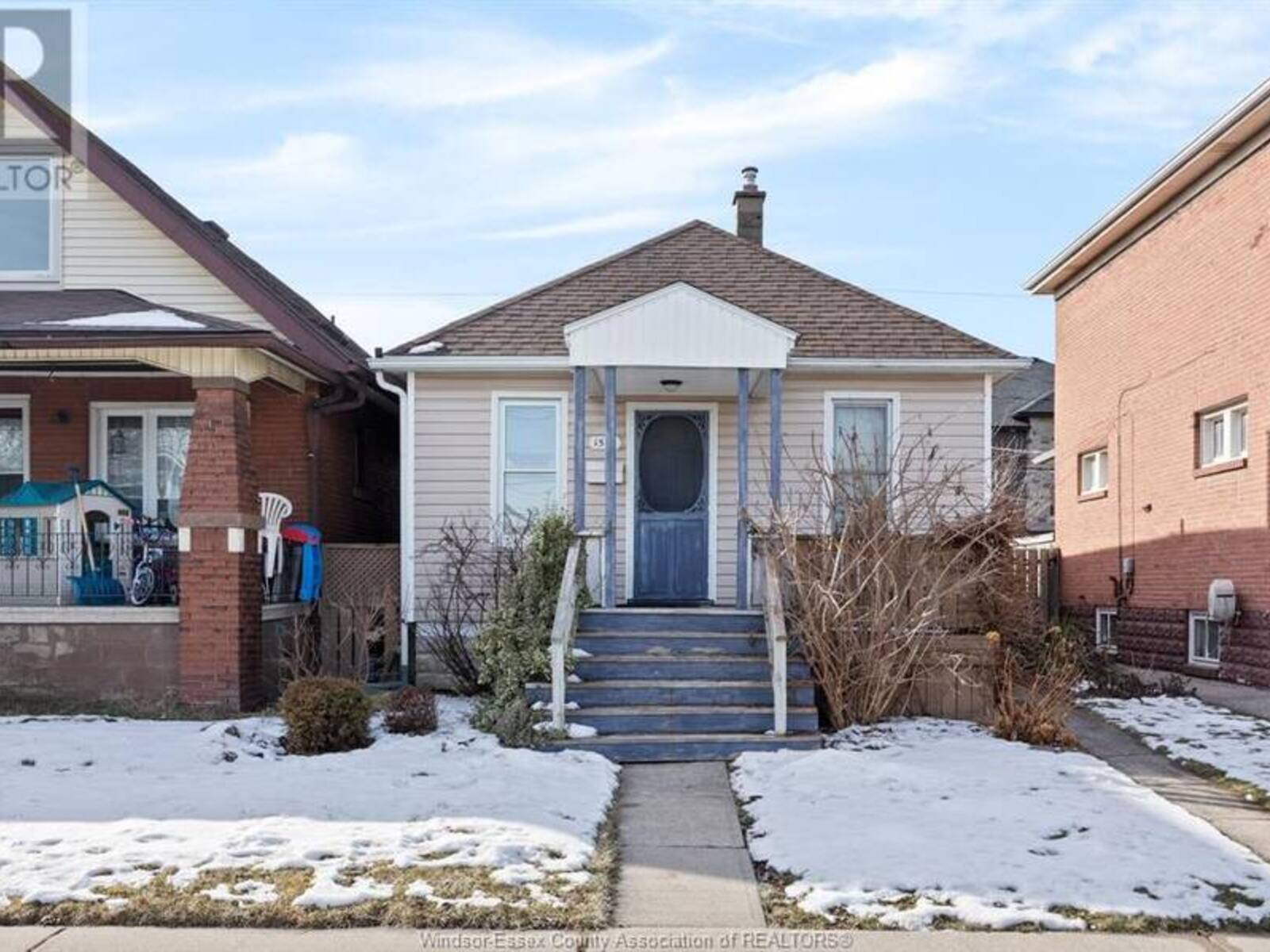 1545 LILLIAN, Windsor, Ontario N8X 4X9