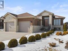 126 GOLFVIEW DRIVE Kingsville Ontario, N9Y 0E4