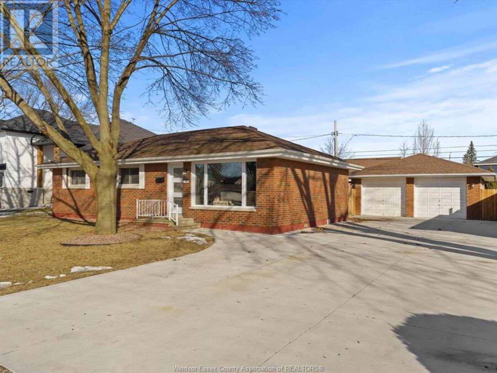 155 Elsworth AVENUE South, LaSalle, Ontario N9J 1E6