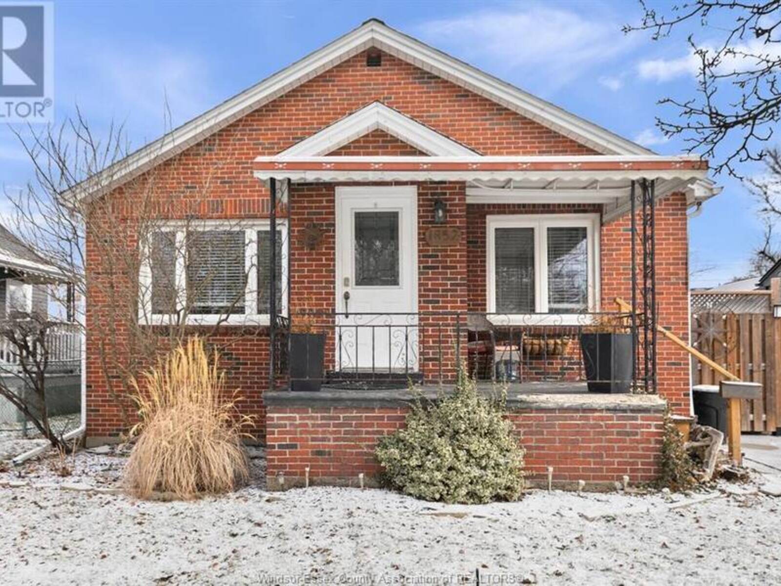 1852 Arthur, Windsor, Ontario N8W 4V3