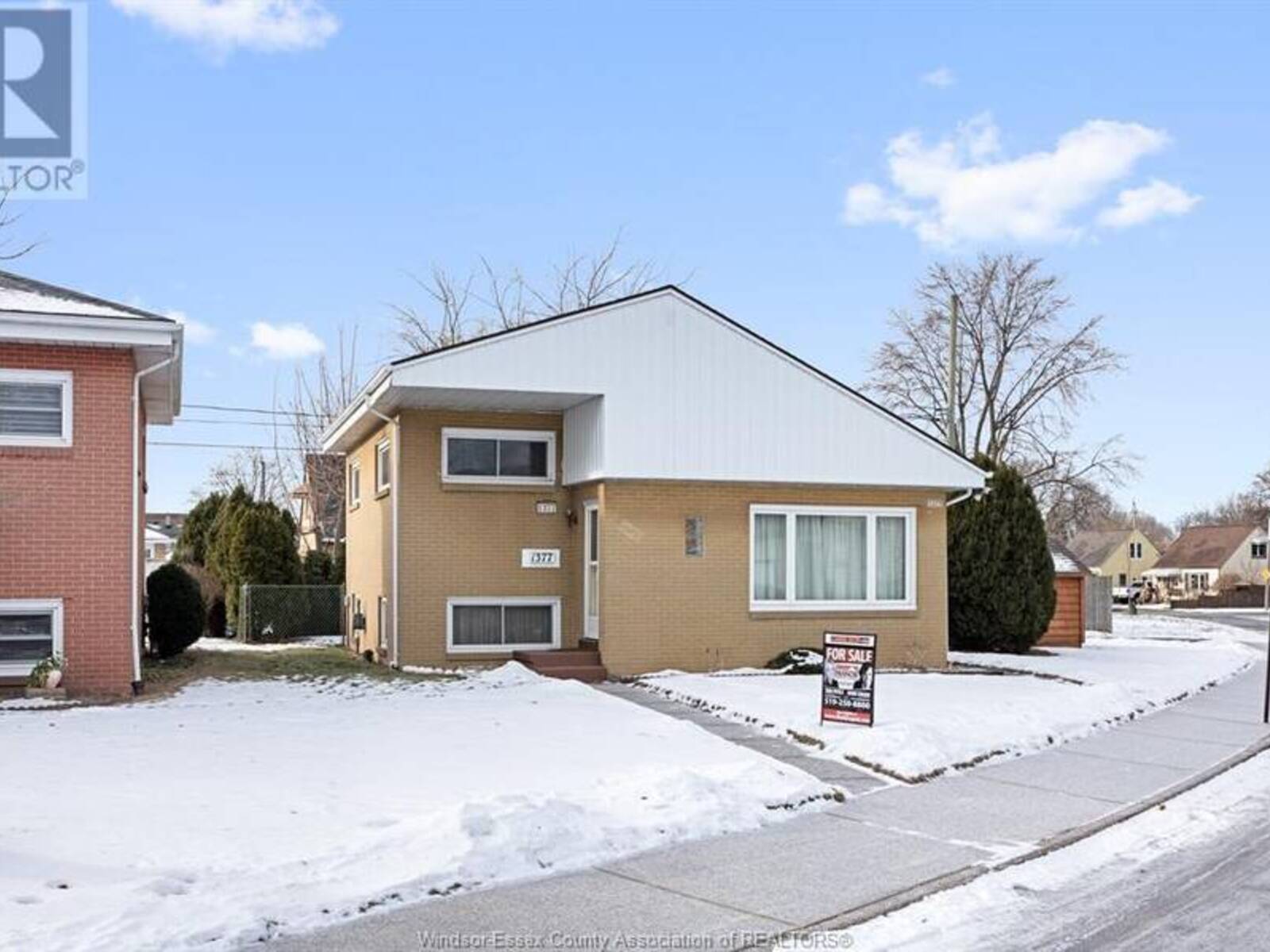 1377 GRANVILLE CRESCENT, Windsor, Ontario N9C 3N9