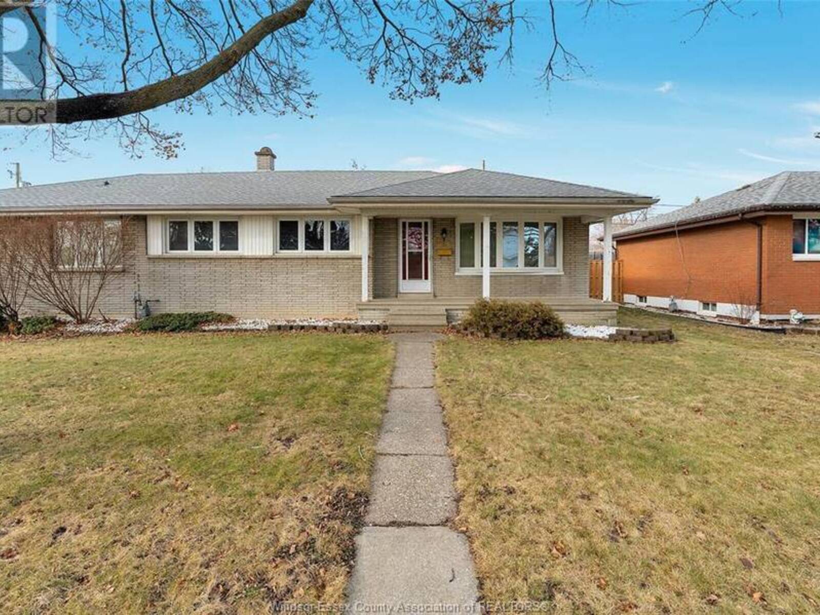 987 RIVERDALE, Windsor, Ontario N8S 4C4