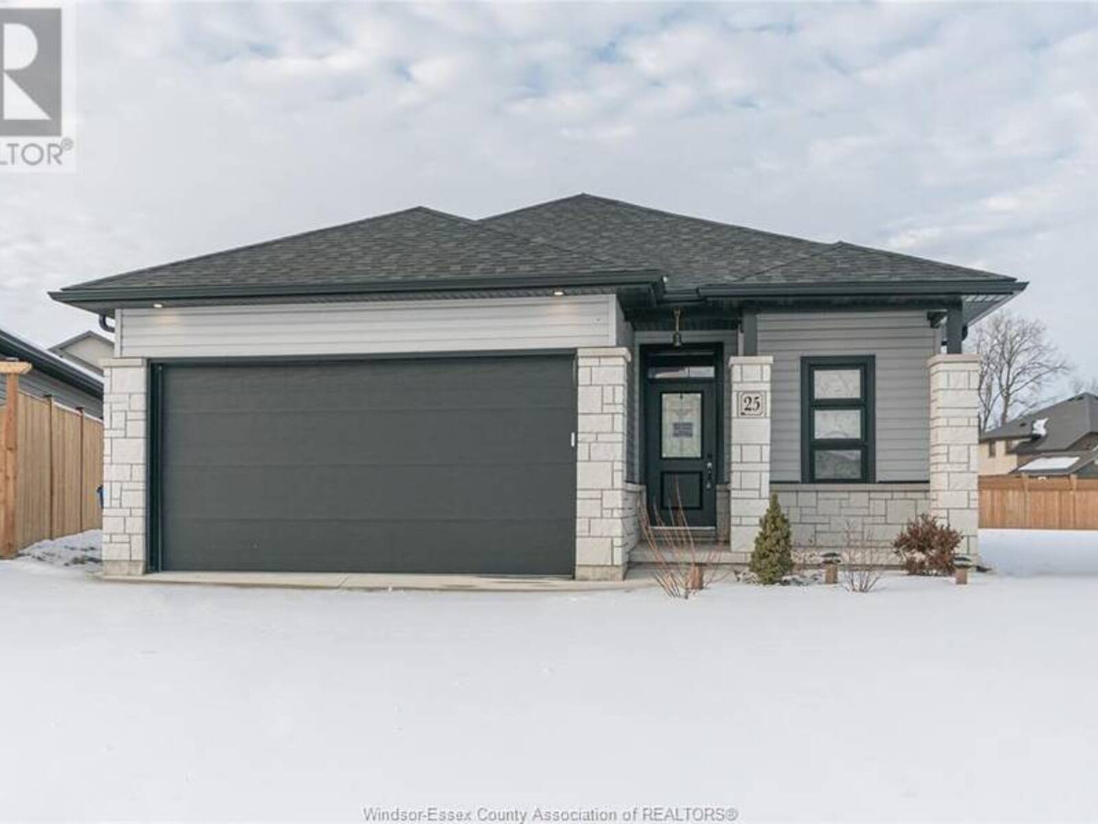 25 CHAMPLAIN COURT, Chatham, Ontario N7L 0A4