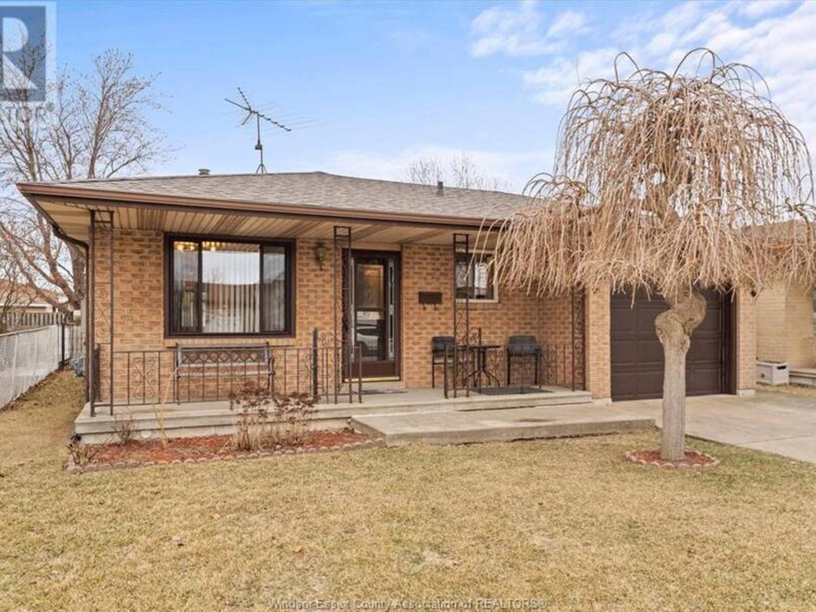 2948 JENNIFER DRIVE, Windsor, Ontario N8W 5J3