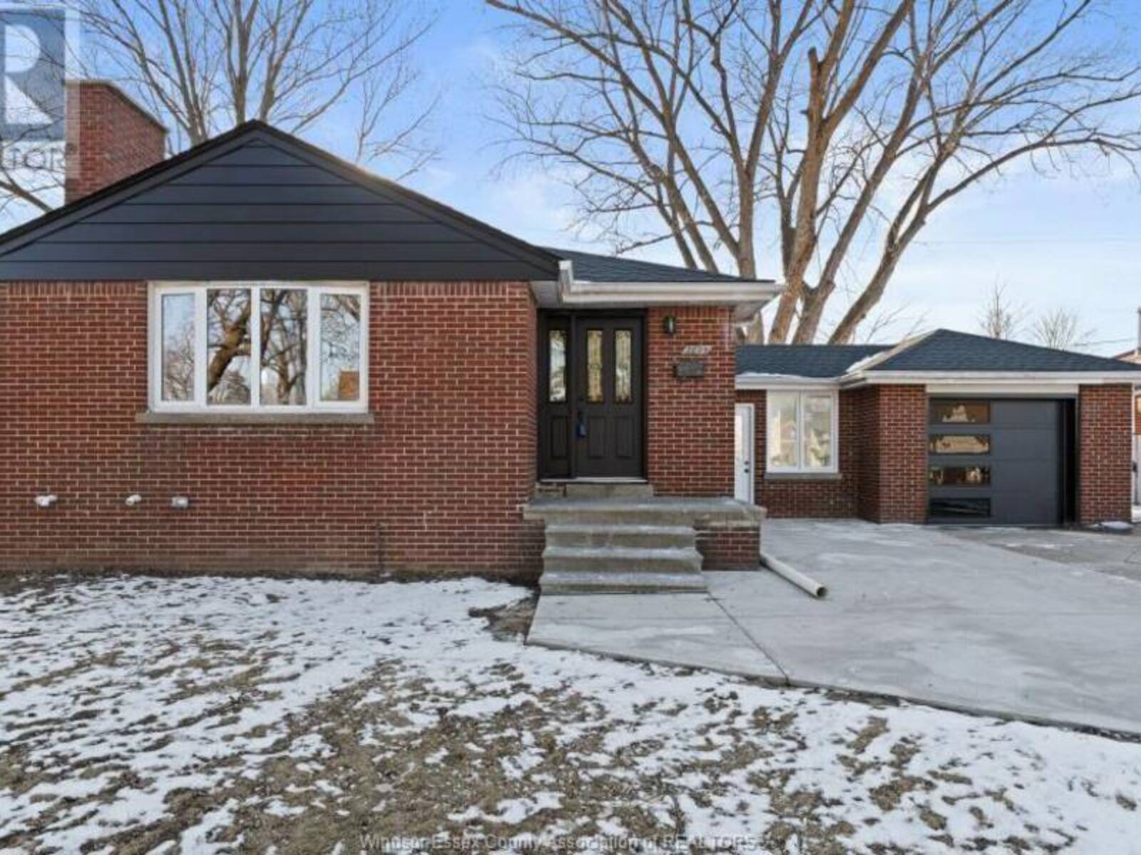 2895 ASKIN AVENUE, Windsor, Ontario N9E 3J1